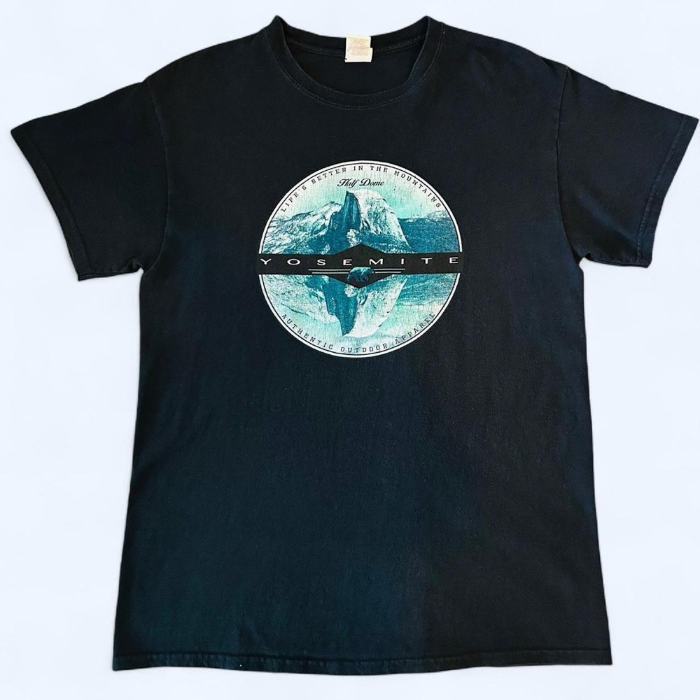 Gildan Black Yosemite National Park graphic tee